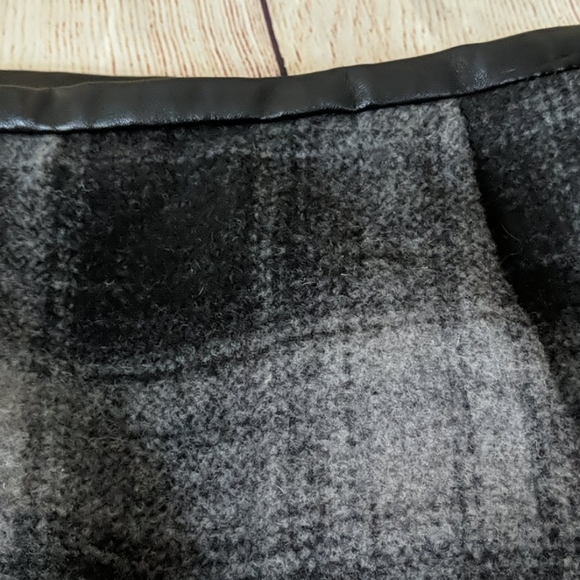 Wool Skirt - Picture 2 of 3
